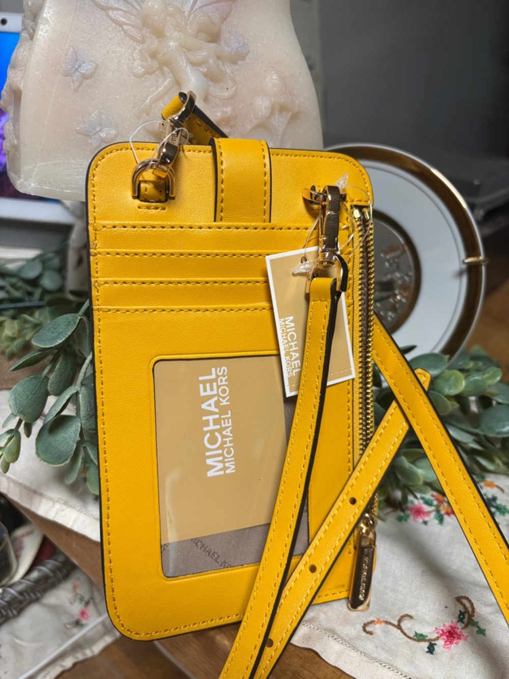 Michael Kors jasmine jet set Yellow MK Monogram Crossbody phone &  card holder - Picture 2 of 12